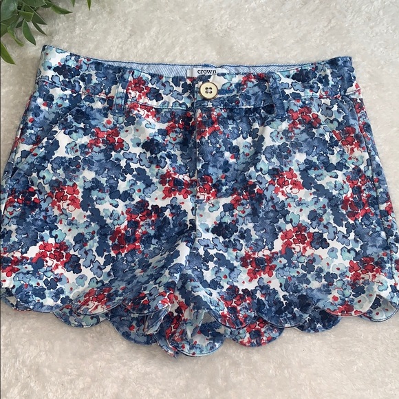 crown & ivy Other - Crown & Ivy Blue and Red Floral Shorts 8 EUC Adjustable Waist